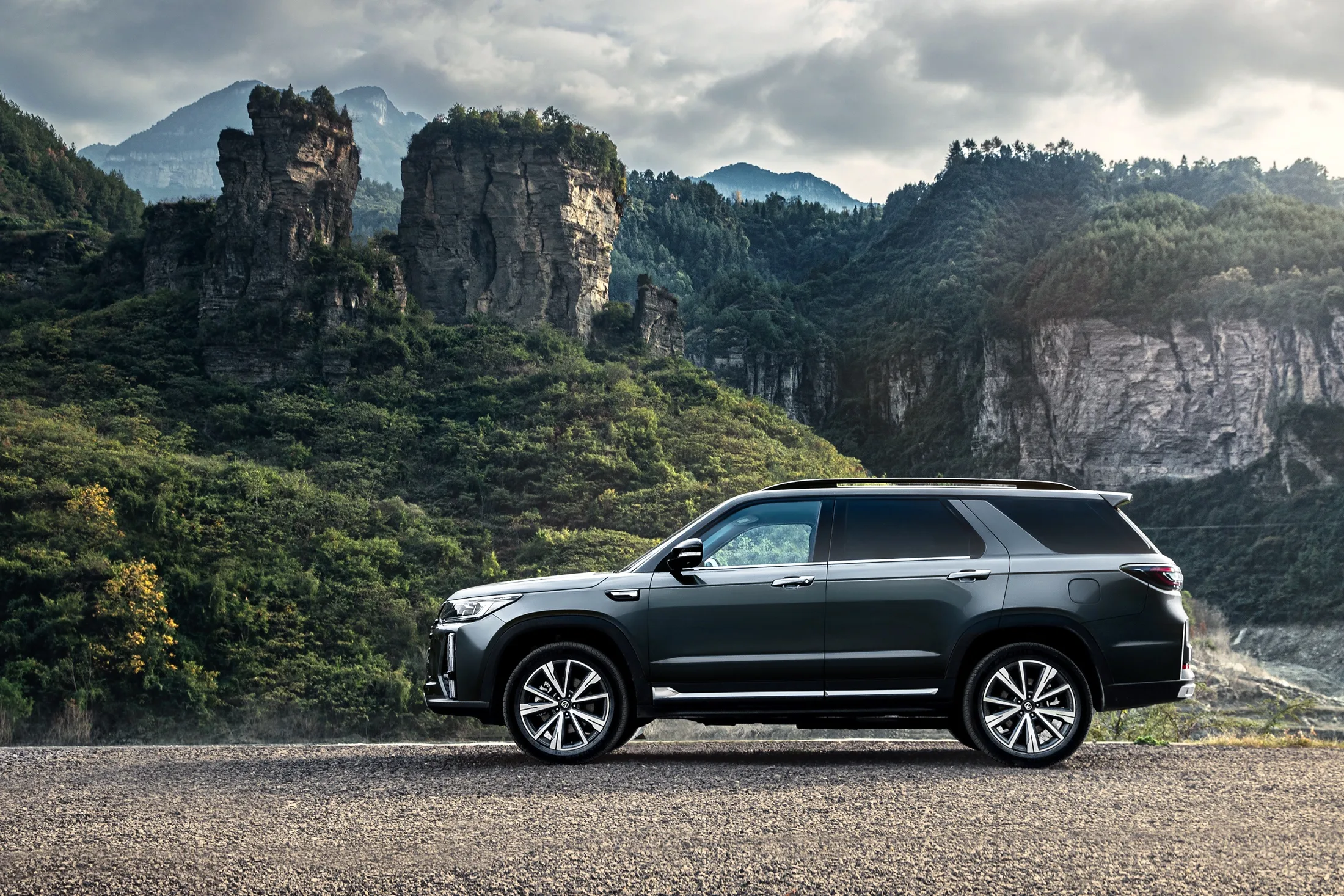 changan cs95 -3-бок